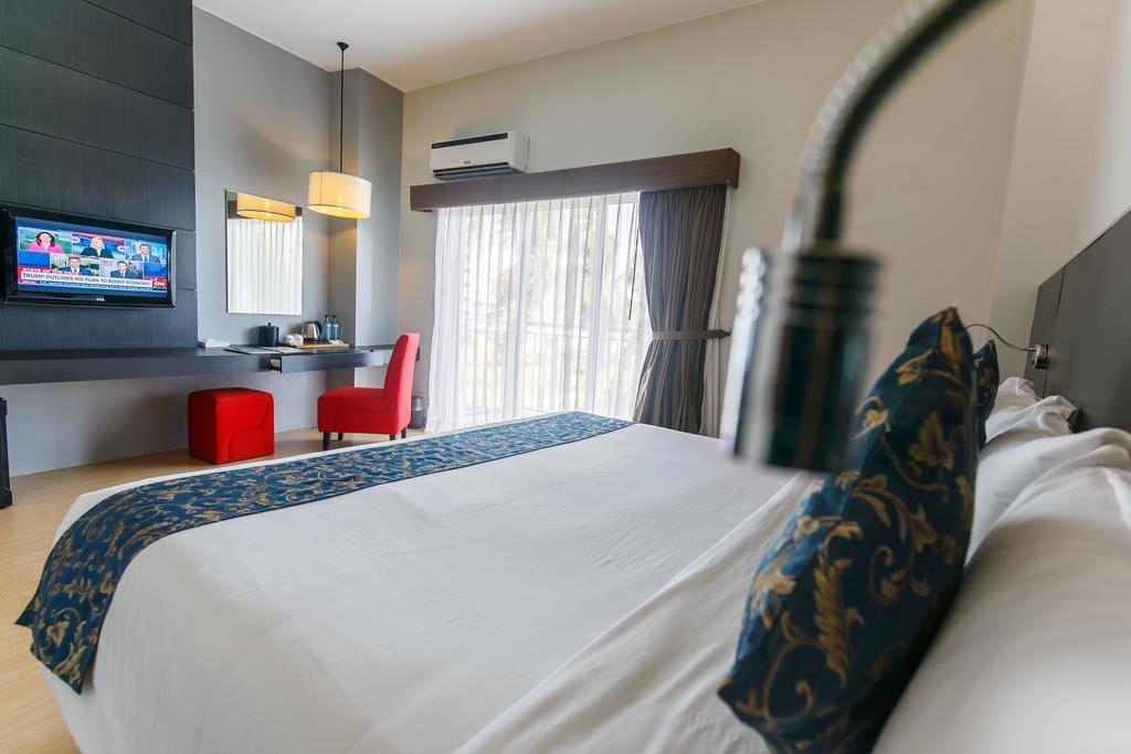 Solea Seaview Resort Lapu-Lapu City Exterior photo
